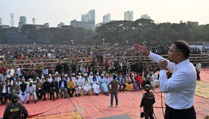 মহাখালী টি অ্যান্ডটি মাঠে মায়ের জন্য দোয়া মাহফিল শেষে দোয়া চাইলেন তারেক