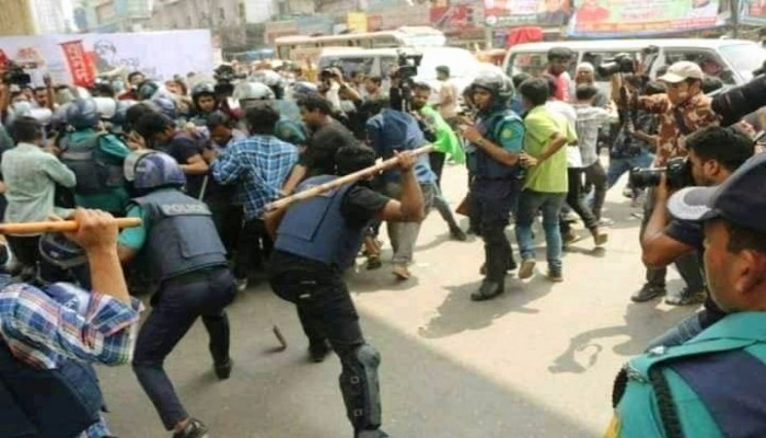 বাম জোটের হরতালে বেড়ধক  লাঠি পেটা