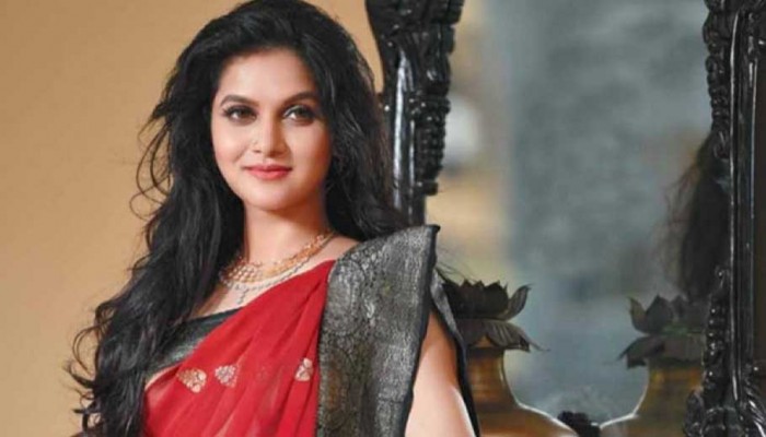 এখন দুই বাংলায়ই অভিনয় করছি