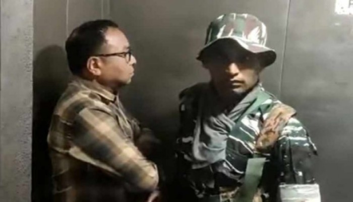 পিকের আটকে দিল্লির মেসেজ কি?