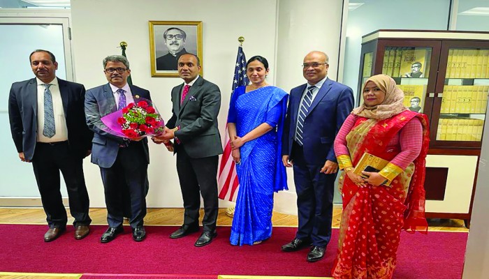 কনস্যুলেট পরিদর্শনে পররাষ্ট্র প্রতিমন্ত্রী শাহরিয়ার আলম এমপির