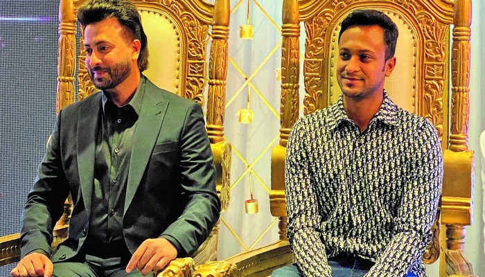বাংলাদেশের দুই সাকিব একই মঞ্চে