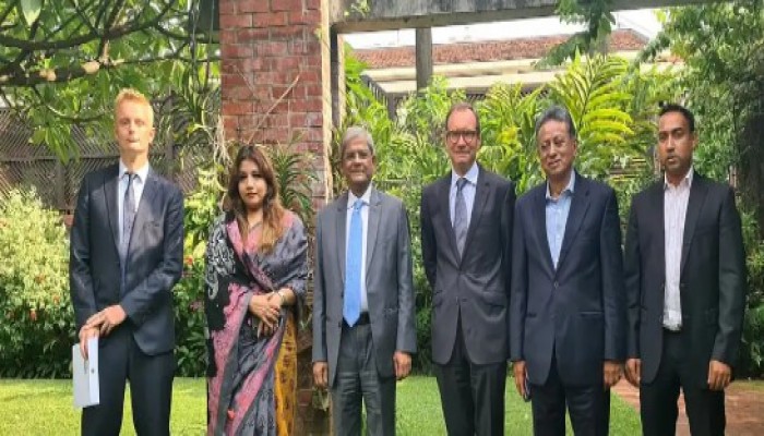 ব্রিটিশ হাইকমিশনারের সঙ্গে সৌজন্য সাক্ষাৎ এ বিএনপি নেতৃবৃন্দ