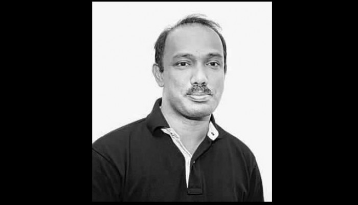 কোকোর ৮ম মৃত্যুবার্ষিকীতে কবরে পুস্পমাল্য অর্পন
