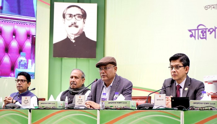 গুজব প্রতিরোধে ডিসিদেরকে তথ্যমন্ত্রীর দিকনির্দেশনা