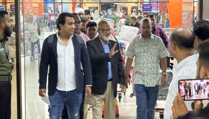 দেশে ফিরেছেন খন্দকার মোশাররফ হোসেন