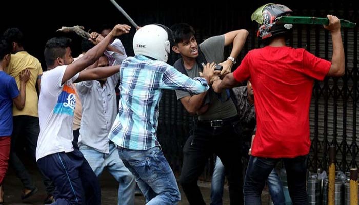 নতুন আতঙ্ক : হেলমেট ও মুখোশ পরে গুপ্ত হামলা