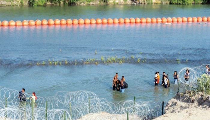 টেক্সাসকে রিও গ্র্যান্ড নদী থেকে বিতর্কিত ভাসমান দেওয়াল অপসারণের নির্দেশ
