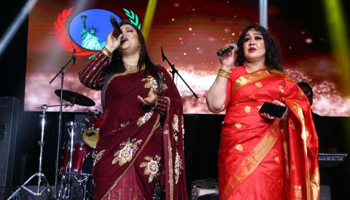 নিউইয়র্ক মাতালেন মমতাজ