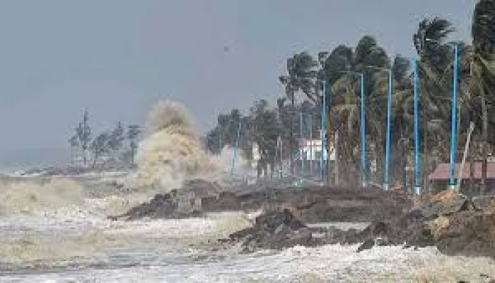 বাংলাদেশে আঘাত হানার পথে ঘূর্নিঝড় রিমাল