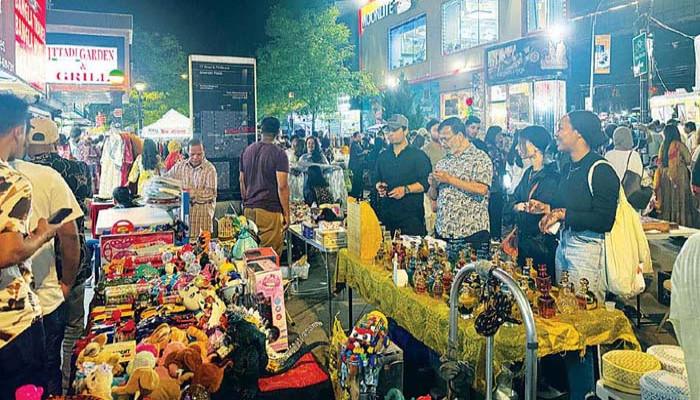 জ্যাকসন হাইটসসহ বাংলাদেশি অধ্যুষিত এলাকাগুলো ঈদের রঙে রঙিন