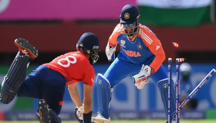 দাপুটে জয়ে ইংল্যান্ডকে ছিটকে ফেলে ফাইনালে ভারত