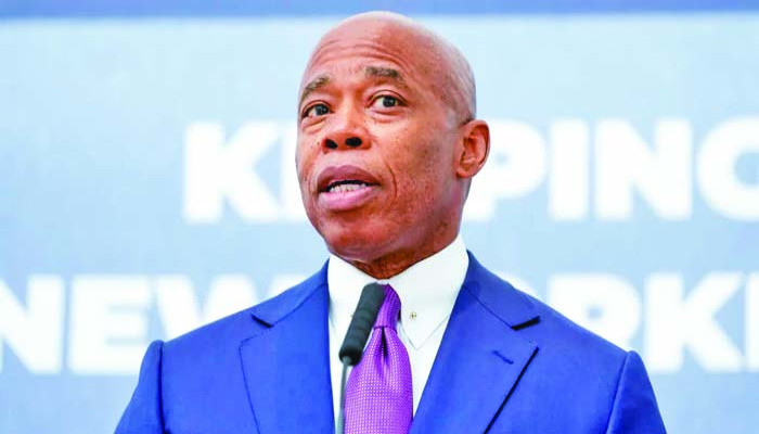 অ্যাডামসের বিরুদ্ধে নির্বাচনী ফান্ড প্রতারণার অভিযোগ