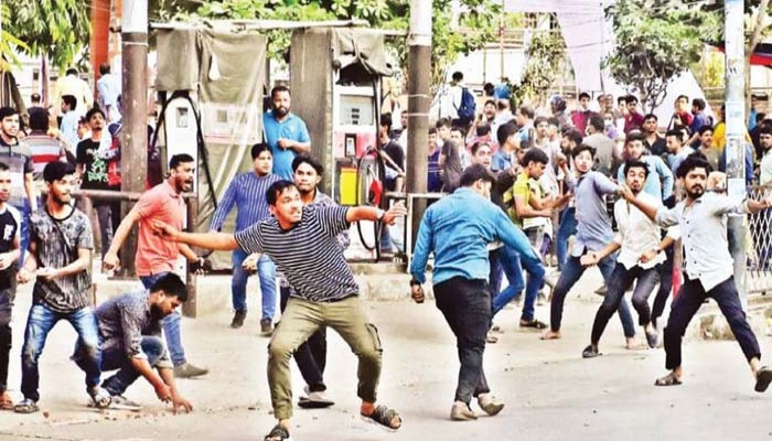 বাড়ছে অরাজকতা, একের পর এক ইস্যুতে তোলপাড়