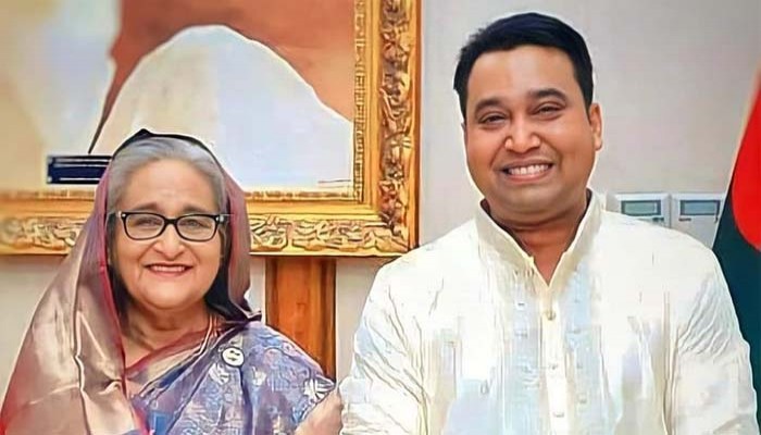 কৌশলে শেখ হাসিনাকেই কি দুষলেন ছাত্রলীগ নেতা?