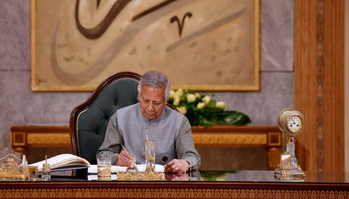 যে সম্মানটুকু কেউই দিচ্ছে না ড. ইউনূসকে