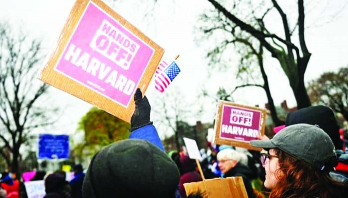 ট্রাম্প প্রশাসনের বিরুদ্ধে হার্ভার্ড বিশ্ববিদ্যালয়ের শিক্ষকদের মামলা