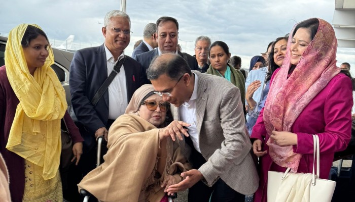 চিকিৎিসা শেষে দেশে ফিরছেন খালেদা জিয়া, সাথে দুই পূত্রবধু