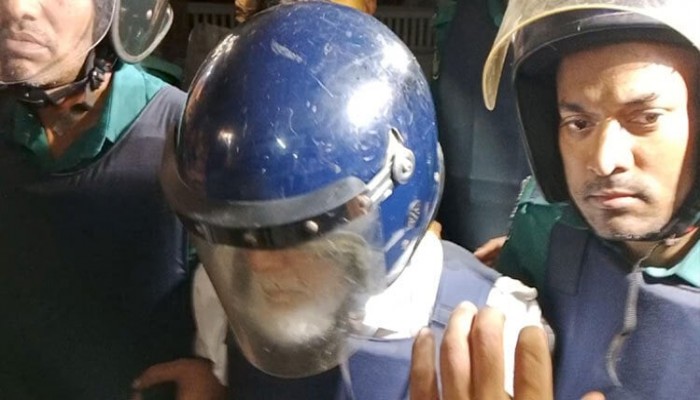 সাবেক প্রধান বিচারপতি এ বি এম খায়রুল হককে কারাগারে পাঠানোর আদেশ