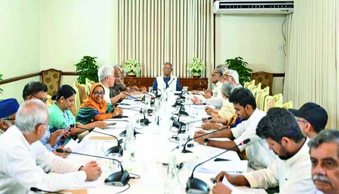 দুর্বল অন্তর্বর্তী সরকার তালগোল পাকিয়ে ফেলছে