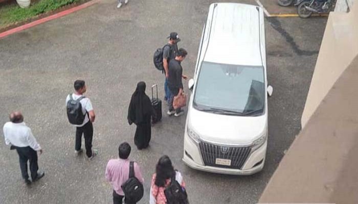 কক্সবাজার ট্রিপ নেতাদের গতিবিধি সন্দেহ পিছু ছাড়ছে না