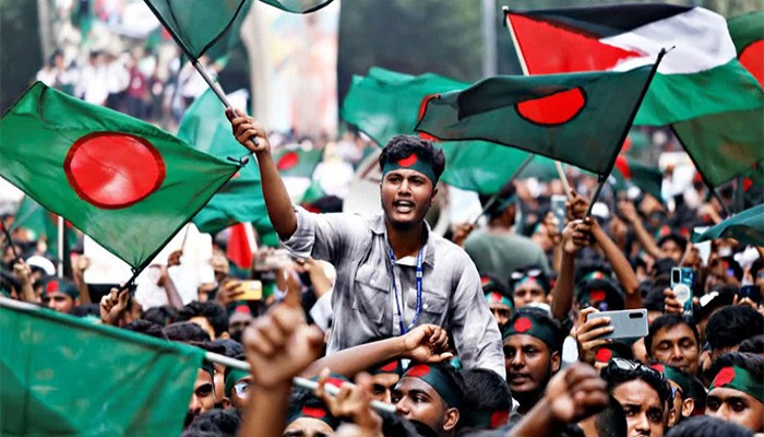 রাজনীতিতে শঙ্কা হতাশা ষড়যন্ত্রের আভাস