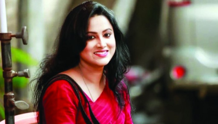 মনে হচ্ছে এখনো আমি স্বপ্নের ভেতর আছি