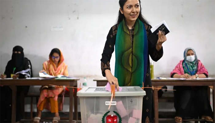 জনগণ মুক্তিযুদ্ধের পক্ষে বার্তা দিয়েছে