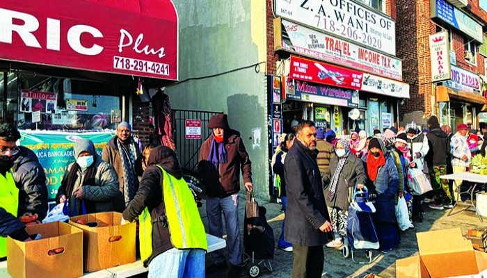 বাংলাদেশ ফ্রেন্ডস সোসাইটি ও সেভ দ্য পিপল’র ‘ফ্রি ফুড’ বিতরণ
