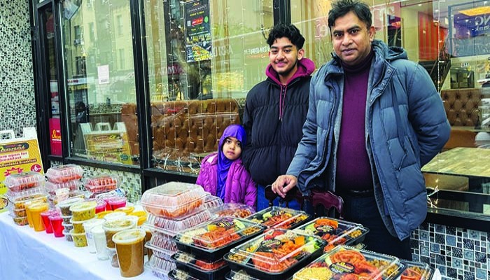 ১২ আইটেমের ইফতার বক্স ৯.৯৯ ডলার