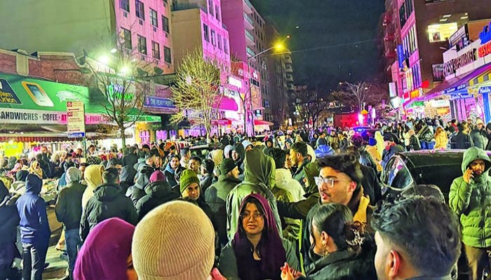 বাংলাদেশি অধ্যুষিত এলাকায় চাঁদরাত : স্ট্রিটজুড়ে উচ্ছ্বাস-উল্লাস