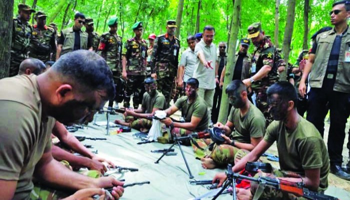 বাংলাদেশের প্রথম কোনো প্রধানমন্ত্রীর সেনাবাহিনীর গ্রীষ্মকালীন প্রশিক্ষণ প্রদর্শন