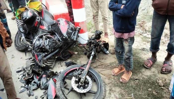 সড়কে ঝরছে তারুণ্য, আইনের বাস্তব প্রয়োগ চান তরুণরাই